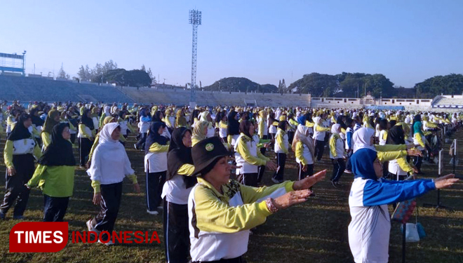 Suasana senam lansia di Stadion Wilis Kota Madiun, Jumat pagi. (FOTO: Pamula Yohar/TIMES Indonesia)