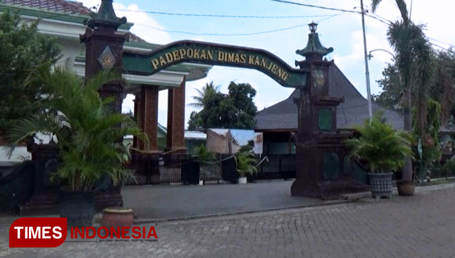 Situasi Padepokan Dimas Kanjeng, usai dilakukan penggerebakan oleh Brimob Polda Jatim, pada 2016 silam. (FOTO: Dicko W/TIMES Indonesia)