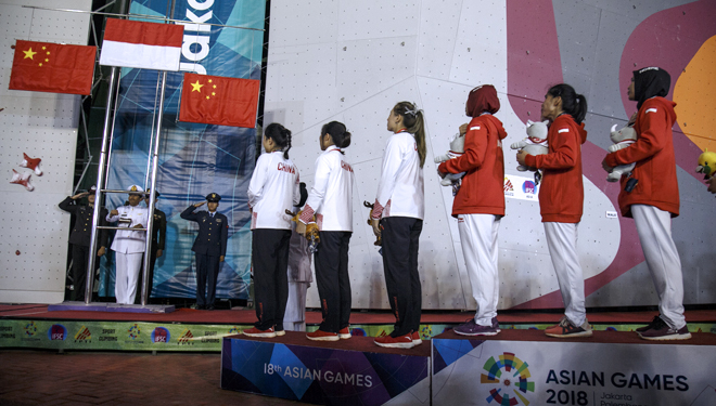 Raih Emas, Spiderman dan Spiderwomen Indonesia Sujud Syukur