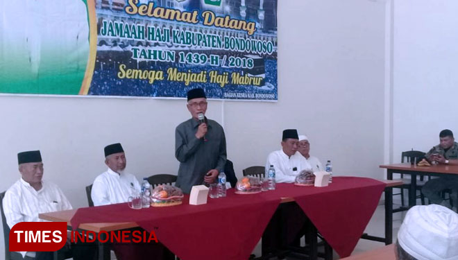 KH Salwa Arifin Sambut Kedatangan Jemaah Haji Bondowoso 