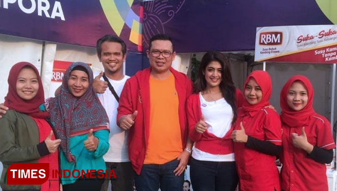 Direktur Susu Bubuk RBM Amanah Nusantara, Agus A Mile berjaket Merah, Kaos Orange (FOTO: Alfi Dimyati/TIMES Indonesia)