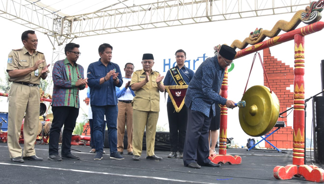 Bupati Malang, Dr H Rendra Kresna membuka Pesona Desa Wisata Kabupaten Malang Dewi Mulyorejo di Bendungan Selorejo. (FOTO: Istimewa)