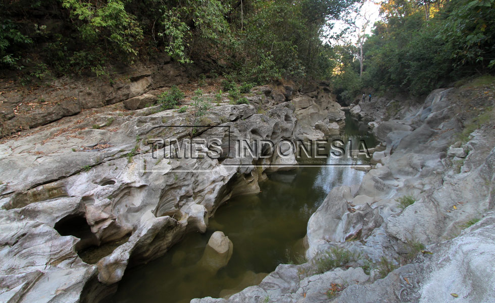 Wisatawan menikmati suasana wisata Kedung Cinet, Plandaan, Jombang (FOTO: Adhitya Hendra/TIMES Indonesia)