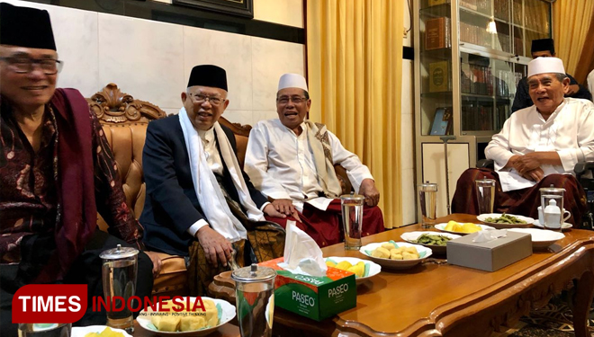 KH Ma’ruf Amin bersama para pengasuh Ponpes Ploso Kediri, yakni KH Zainuddin Djazuli, KH Nurul Huda, dan KH Fuad Munim di Ponpes Ploso. (FOTO: TIMES Indonesia)