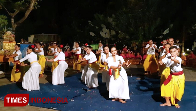 Pementasan kesenian Bali di Suarti Boutique Village. (FOTO: Andi/ TIMES Indonesia)