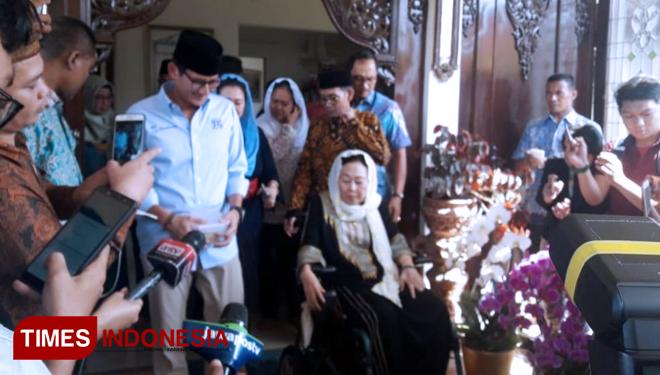 Sandiaga S Uno saat sowan ke kediaman Gus Dur (FOTO: Alfi Dimyati/TIMES Indonesia)