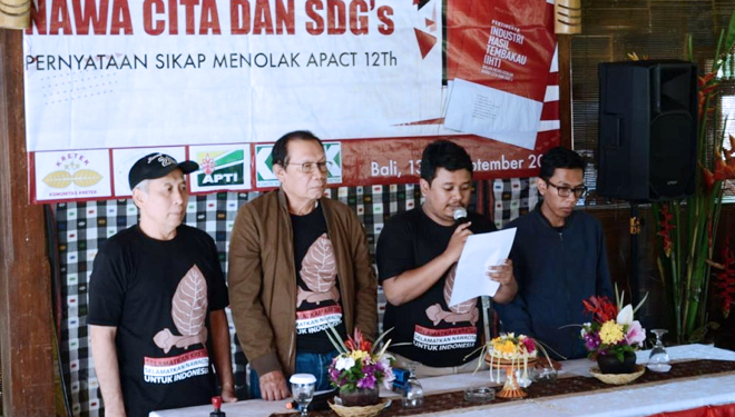 KNPK bersama APCI dan Asosiasi Petani APTI menggelar konferensi pers pernyataan sikap menolak konferensi APACT 12th, Kamis (13/9/2018). (FOTO: Istimewa/TIMES Indonesia)