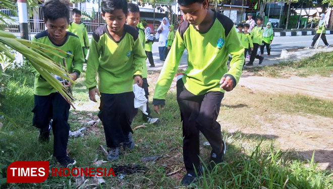 Unik, Pawai Tahun Baru Islam SD Alam Baiturrahman Diselingi Aksi Pungut Sampah