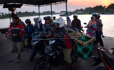 Jelajah Sungai Brantas di Jombang Republik Santri