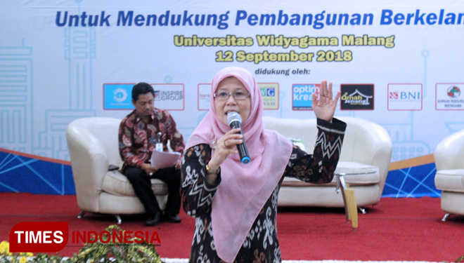 Dr. Ir. Mustangimah, MSi sebagai keynote speaker pada CIASTECH 2018 di UWG. (FOTO: AJP/TIMES Indonesia)