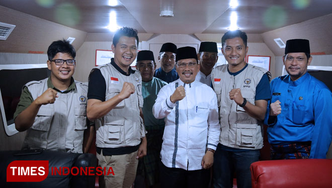 Tim Ekspedisi Gubernur bersama Sekda Kepri Arif Fadilah dan jajaran Pemprov Kepri (FOTO: Rizki Dwi Putra/TIMES Indonesia)