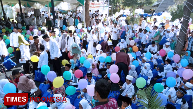 Ribuan anak yatim memadati Pendopo Sabha Swagata Blambangan (FOTO: Rizki Alfian/TIMES Indonesia)