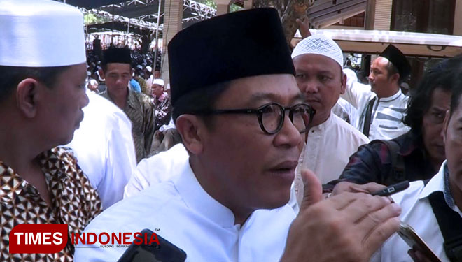 Mukhamad Misbakhun, saat berada di pesantren Zainul Hasan Gemggong, Kabupaten Poroblinggo, Jawa Timur.(FOTO: Dicko W/TIMES Indonesia)