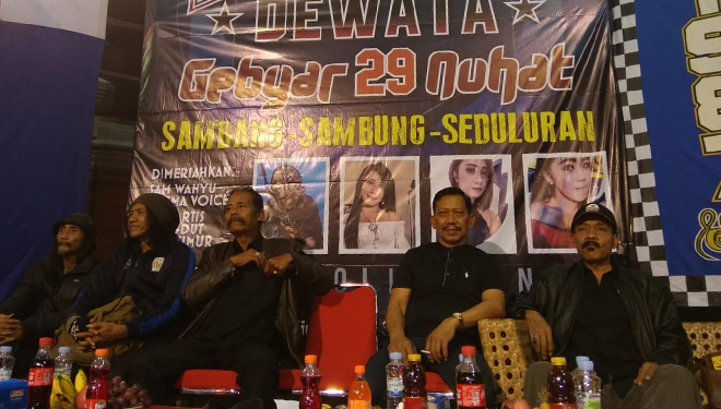 Moch Geng Wahyudi (dua dari kanan) saat menghadiri acara Gebyar 29 tahun Arema Dewata di Denpasar Bali, Minggu (16/9/2018).