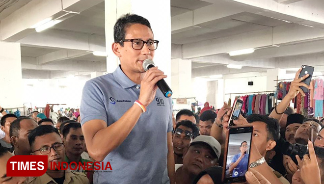 Sandiaga S Uno saat bertemu dengan warga Medan. (FOTO: Adam For TIMES Indonesia)