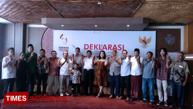 Para relawan duet Jokowi-KH Ma'ruf Amin dalam deklarasi #2019KitaTetapBersaudara di Jember, Minggu (16/9/2018). ((FOTO: Dody Bayu Prasetyo/TIMES Indonesia)