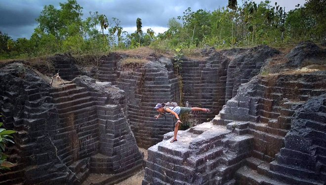 Batu-Giring-Gunungkidul-Tr.jpg