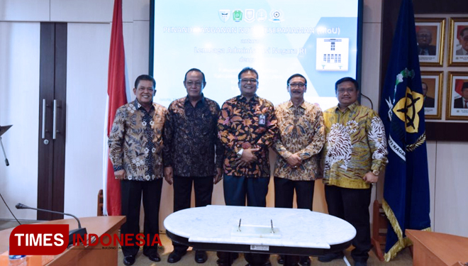 Walikota Pasuruan Setiyono bersama tiga daerah lainnya melaksanakan Memorandum of Understanding (MoU) dengan Lembaga Administrasi Negara (LAN), pada Kamis (13/9/2018) (FOTO: AJP/TIMES Indonesia)