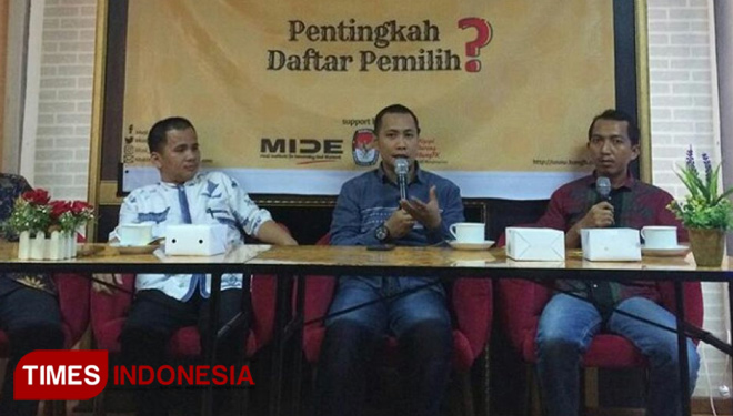 Diskusi Santai Pentingkah Daftar Pemilih di Lord cafe (FOTO: Rochman/TIMES Indonesia)