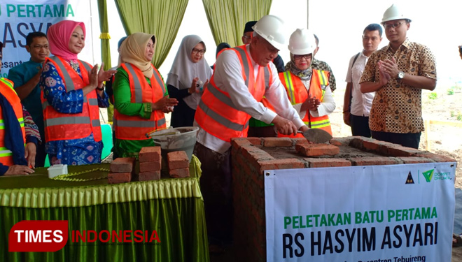 Peletakan batu pertama pembangunan rumah sakit hasil kerjasama Dompet Dhuafa dan Yayasan Hasyim Asy'ari. (FOTO: Istimewa)