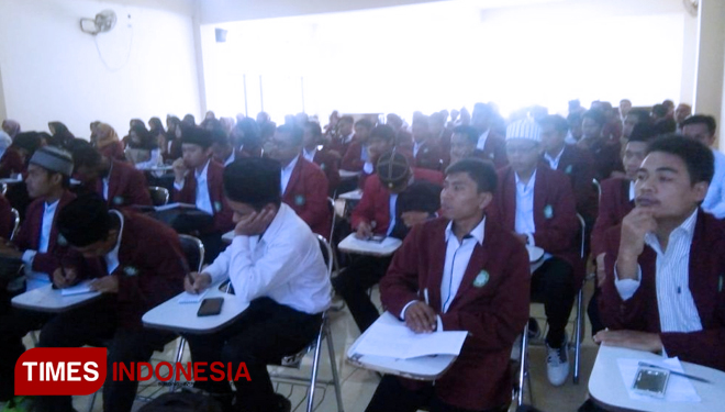 Suasana pelepasan 449 Mahasiswa KKN UNW Mataram. (FOTO: UNW Mataram for TIMES Indonesia) 