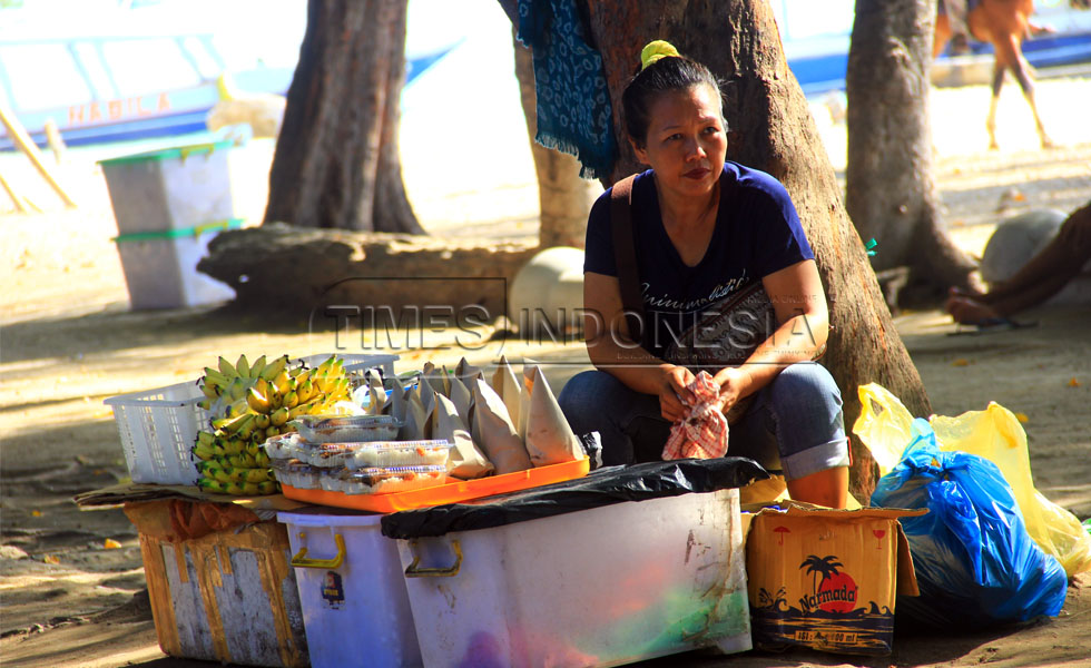 Wisatawan tak perlu kesulitan untuk mencari makanan khas Lombok. Banyak penjual di Gili Trawangan yang menjajakan makanan khas Lombok. (Foto : Tria Adha/ TIMES Indonesia).