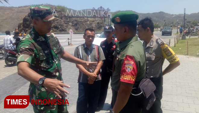 Danrem 162/WB Kolonel Czi Ahmad Rizal Ramdhani, mengunjungi kawasan Kuta Mandalika, Lombok Tengah, Minggu (23/9/2018), untuk meninjau persiapan Marathon Mandalika Run 2018. (FOTO: Penrem WB for TIMES Indonesia)