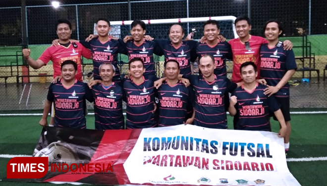 Tim Futsal Jurnalis Sidoarjo saat usai latihan. (FOTO: Rudi/TIMES Indonesia)
