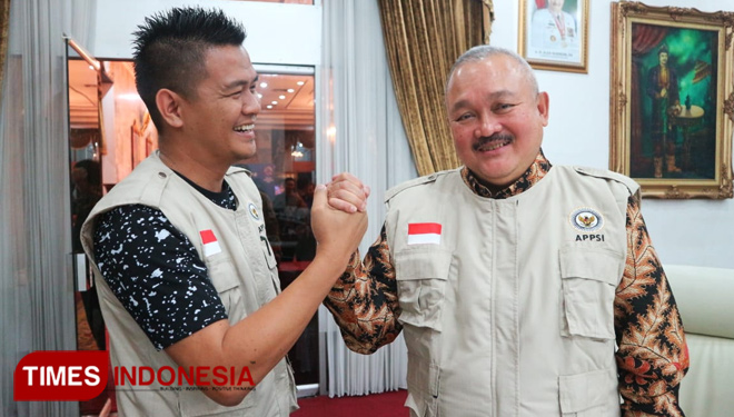 Alex Noerdin bersama Ketua Tim Ekspedisi APPSI. (FOTO: Rizki Dwi Putra/TIMES Indonesia)