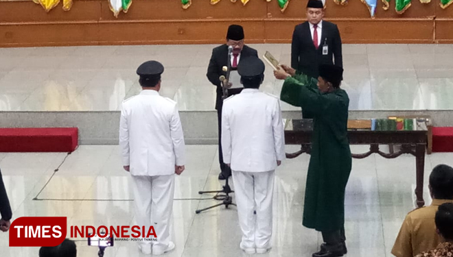 Prosesi pelantikan Bupati dan Wakil Bupati Tulungagung terpilih Syahri Mulyo - Maryoto Wibowo oleh Gubernur Jawa Timur Soekarwo di Kantor Kemendagri, Jakarta (FOTO: Hasbullah/TIMES Indonesia)