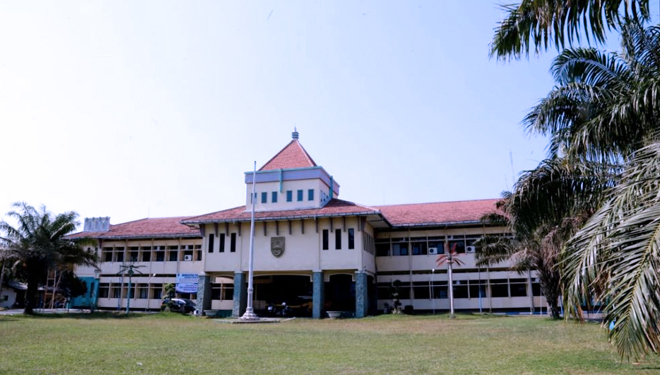 Kantor eks Pemkab Probolinggo di Kecamatan Dringu, yang segera menjadi mall pelayanan publik (FOTO: Kominfo)