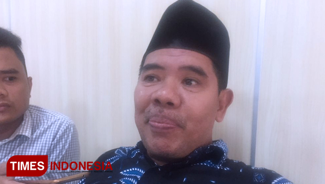 Ketua KPU Pamekasan, Muhamad Hamzah mengaku tidak bisa mencoret Caleg yang sudah masuk dalam DCT. Bagi Caleg yang lolos DCT terbukti memalsukan dokumen, bisa dipidanak. (FOTO: Putera Khafi/TIMES Indonesia)