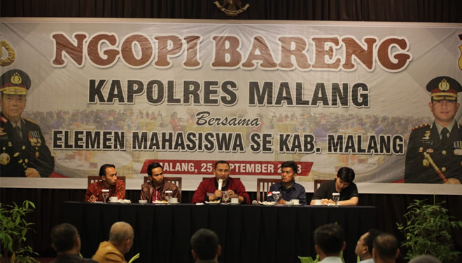 Ngopi Bareng Kapolres Malang bersama elemen mahasiswa dari berbagai kampus yang ada di Kabupaten Malang. Juga digelar deklarasi Pemilu Damai 2019, Selasa (25/9/2018).