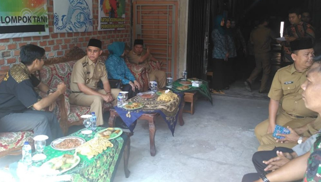 Kunjungan Bupati Musui Rawas Hendra Gunawan ke Umah Inov Selangit (FOTO: Istimewa)