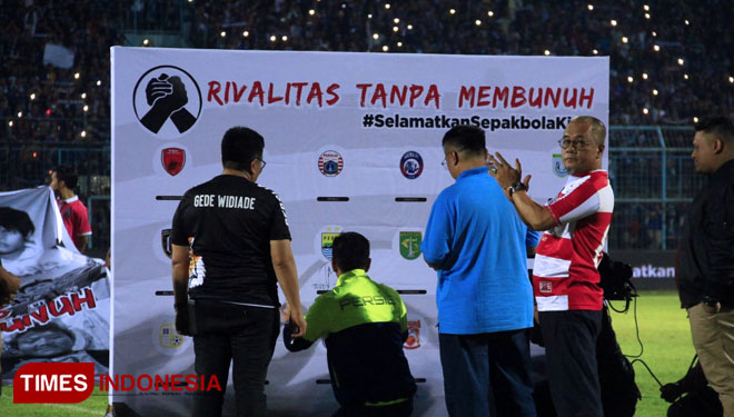 Deklarasi Rivalitas Tanpa Membunuh oleh 18 klub sepakbola di Stadion Kanjuruhan Malang. (FOTO: Tria Adha/TIMES Indonesia)
