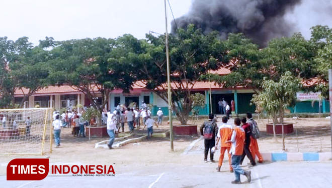 Ruang bengkel bubut di SMKN Duduksampeyan terbakar (FOTO: Akmal/TIMES Indonesia)