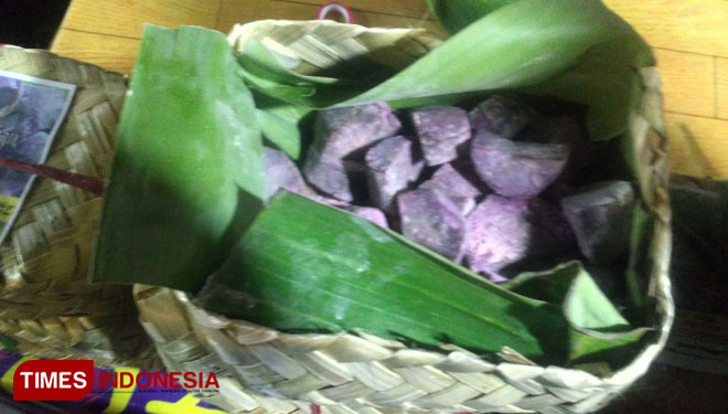 Tape ubi ungu, kuliner hasil inovasi baru di Bondowoso yang lagi degemari masyarakat (FOTO: Moh Bahri/TIMES Indonesia)