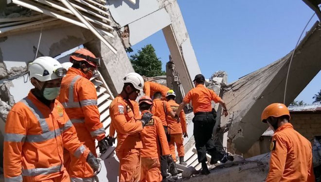Kepala Badan Sar Nasional (Basarnas) M. Syaugi meninjau langsung kondisi Hotel Roa-roa di Jl. Patimura, Kota Palu, Sulawesi Tengah (FOTO: http://bogor.tribunnews)