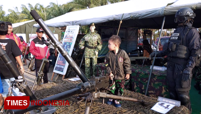 Pameran-senjata-alutsista.jpg