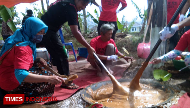 Aduk-Jenang-di-Batu-b.jpg