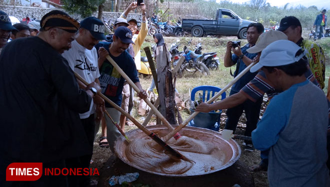 Aduk-Jenang-di-Batu.jpg