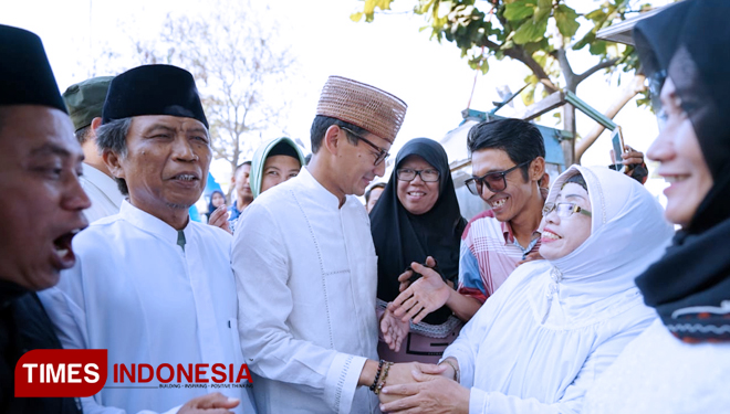 Sandi saat Napak Tilas di Indramayu (FOTO: Sugeng For TIMES Indonesia)
