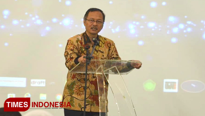 Prof Abdul Haris, the Rector of UIN Malang is delivering opening speech in BI Corner Challenge at PPs UIN Malang. (PHOTO: AJP TIMES Indonesia)
