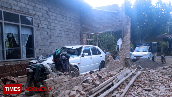 reruntuhan-bangunan-akibat-gempa-b.jpg