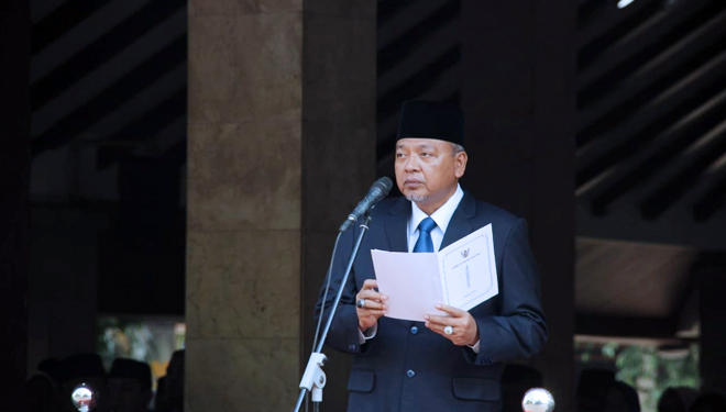 Bupati Malang,  Dr H Rendra Kresna saat memimpin upacara peringatan Hari Jadi ke 73 Provinsi Jawa Timur di Pendopo Agung, Kabupaten Malang. (FOTO: Istimewa)