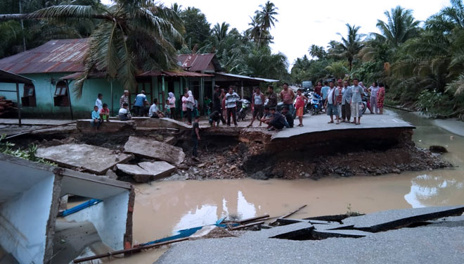 Sumut dan Sumbar Dilanda Banjir dan Longsor, 22 Orang Meninggal