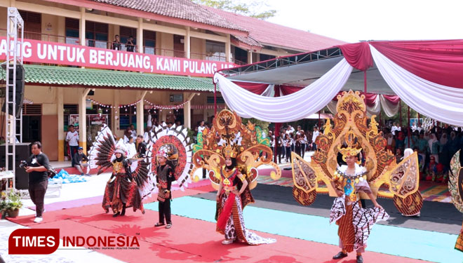 Pentas Budaya, salah satu kegiatan peserta Kirab Pemuda 2018 saat berada di titik singgah Kabupaten Prinsewu Lampung. (FOTO: Humas Kemenpora for TIMES Indonesia)