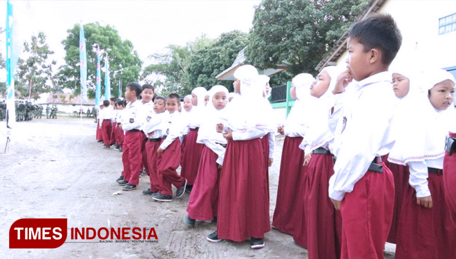 Ilustrasi – pelajar saat mengikuti pelajaran secara langsung. Namun saat ini sudah dilakukan dengan virtual karena masih pandemi Covid-19. (FOTO: dok TIMES Indonesia)