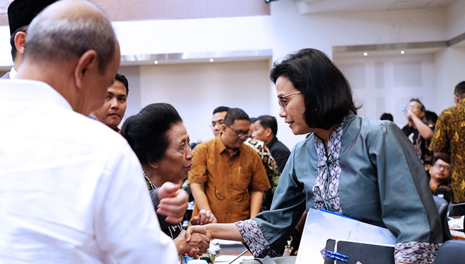 Rapat Kerja Badan Anggaran bersama Menteri Keuangan Sri Mulyani Indrawati dan Gubernur Bank Indonesia Perry Warjiyo pada Selasa (16/10) di gedung DPR. (FOTO: kemenkeu/Bayu)
