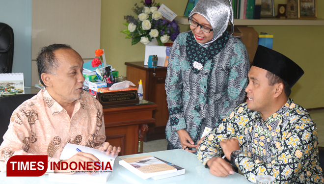 Wakil Rektor III Unej saat menemui Rektor IAIDA Banyuwangi. (FOTO: Sofy/TIMES Indonesia)